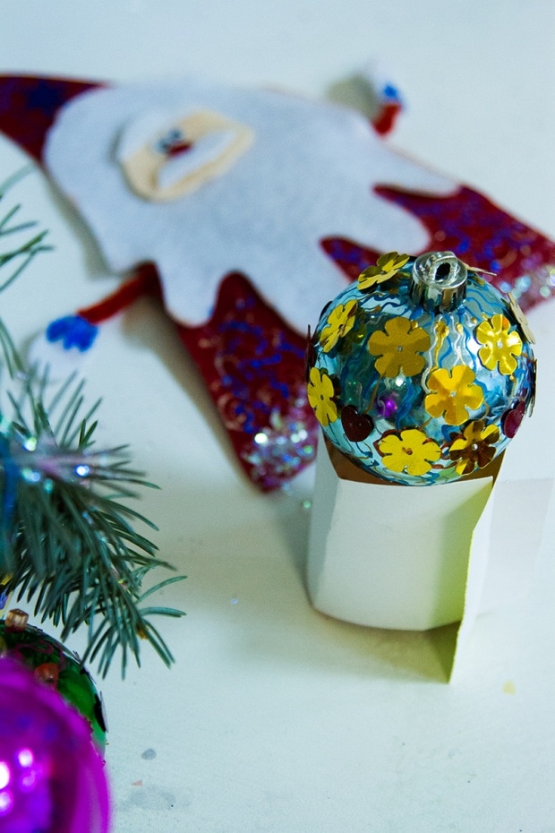 Поделки, которые сделала сотрудник Теплицы Юлия Крылова вместе с детьми во время посещения занятия в центре "Музизон".  Residence-программа. Новгород. 