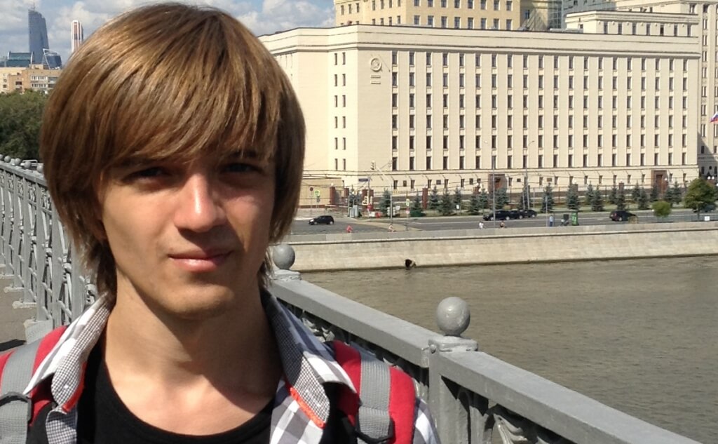 В своем профиле Виталий Паньков представился фронт-энд разработчиком. Некоммерческим проектам готов помогать созданием сайтов на WordPress, тестированием, версткой, а также обучением и консультированием по работе с сайтами.