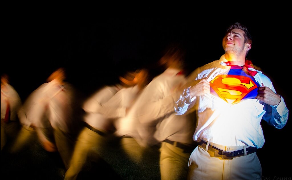 Как установили исследователи Пол Джин и Джон Хорган, проанализировавшие 119 терактов, совершенных одиночками, в 82 процентах случаев в окружении этих людей были те, кто знал о готовящемся нападении, но не стал оповещать правоохранительные органы. Фото: Leo Leung.Flickr (CC.BY.2.0).