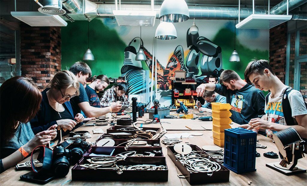 campus/navigator проводит мейкертоны, где школьники учатся создавать 3D-принтеры. Фото: Дарья Самойлова.