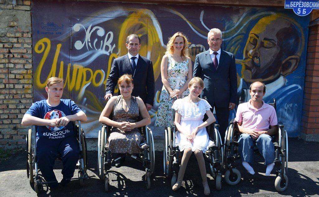 С 2014 года «Квартал Луи» в Пензе помогает людям с инвалидностью адаптироваться к самостоятельной жизни. Фото: Бабич Михаил Викторович, Мария Львова-Белова, Белозерцев Иван Александрович (верхний ряд) и воспитанники квартала. Фото из архива организации.