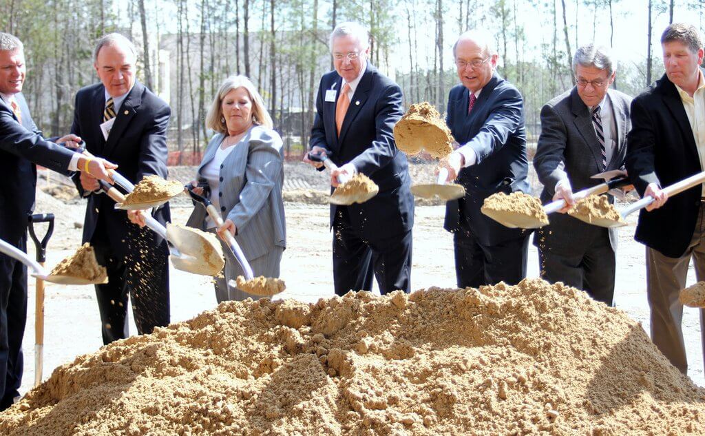 На вовлечение людей в улучшение городской среды влияет не только их привязанность к району, но и реакция властей на обращение. Фото: Flickr North Charleston (CC BY-SA 2.0).
