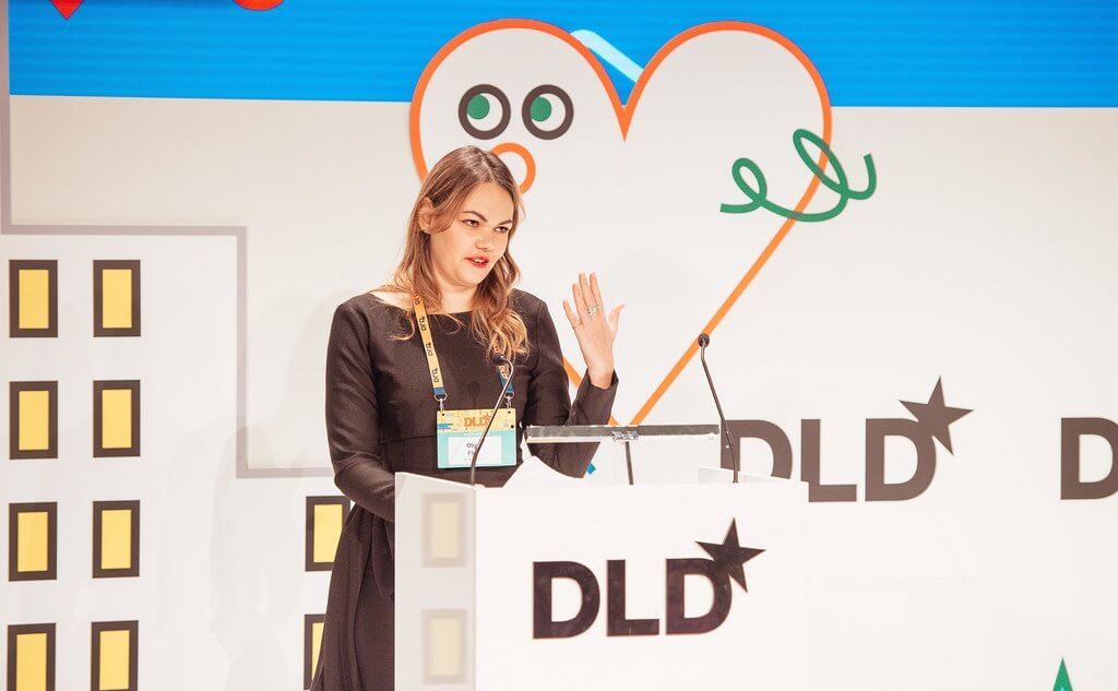 Получила приз за проект Meet For Charity одна из его участниц Ольга Флер. Фото: Flickr. Hubert Burda Media. (CC BY-NC-SA 2.0).