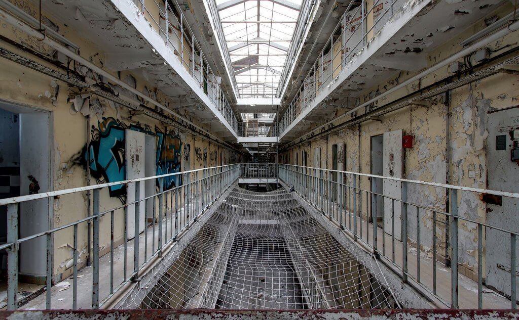 Общественные наблюдатели помогают контролировать соблюдение прав человека в местах принудительного содержания. Фото: Flickr Olli Homann (CC BY-NC 2.0).