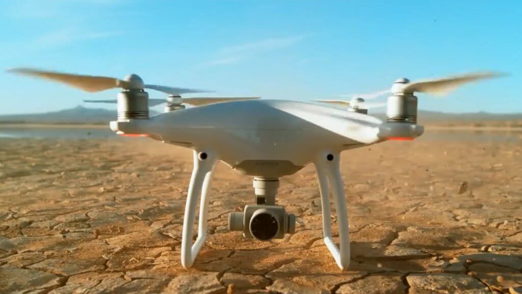 Что могут делать дроны для спасения нашей планеты? Разное. Например, бороться с огнем, устраивая контролируемые поджоги, или высаживать 36 тысяч деревьев в день