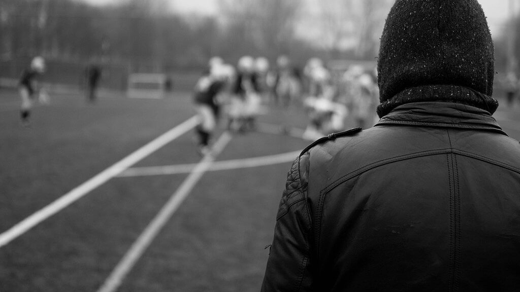 Термин Scrum пришел из IT-индустрии и связан с методологией ведения проектов любой сложности. Слово переводится как «схватка» и как специальный термин используется в регби: scrum — схватка за мяч.