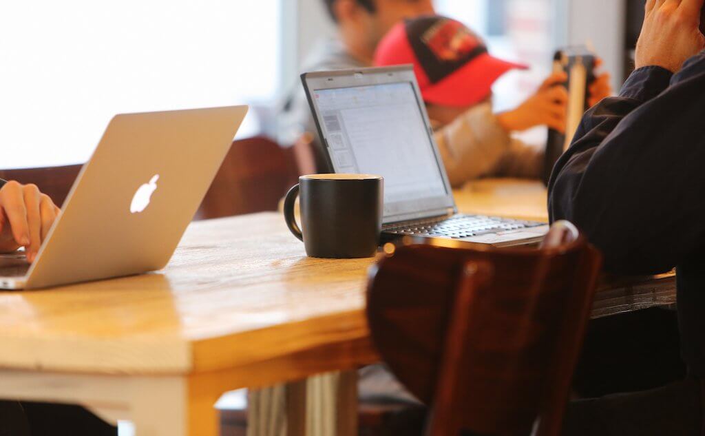 Scrum помогает прийти к результату гораздо быстрее, чем традиционные методы. Это происходит благодаря нескольким небольшим гибким командам (от 3 до 9 человек). Изображение с сайта www.pexels.com (СС0).