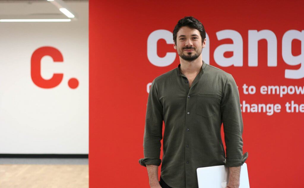 Если в 2012 году, в год запуска платформы Change.org в России, было всего 13 побед, то сейчас их больше тысячи. В день одна петиция достигает результата. На фото: Дмитрий Савелов. Автор фото: Евгения Минеева, Change.org