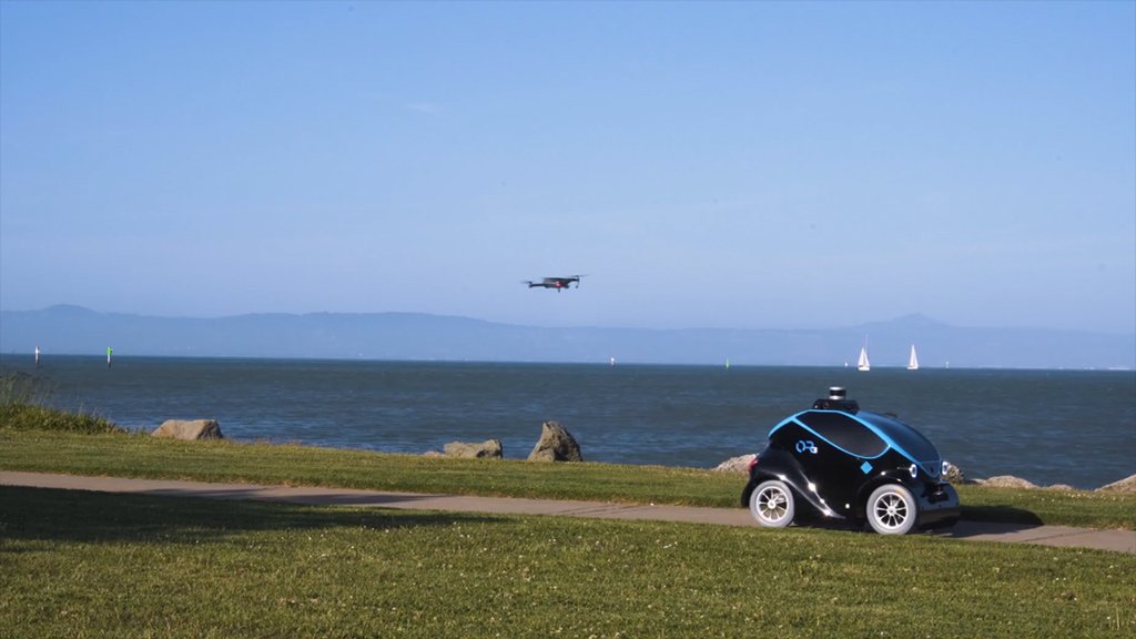 К концу года на улицы Дубая планируют вывести мобильного робота-патрульного O-R3. Он не умеет стрелять, задерживать преступников и брать взятки, но очень хорошо умеет следить за ситуацией. Благодаря машинному обучению он сам определяет потенциальную угрозу, а технология распознавания лиц помогает идентифицировать преступников.