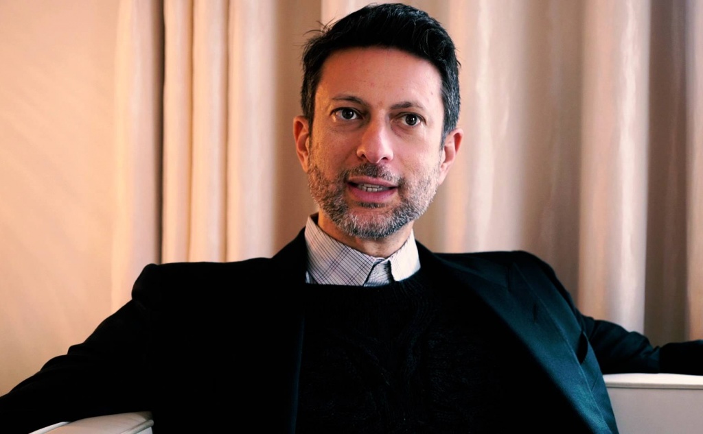 Известный американский импакт-инвестор объяснил, как импакт-инвестирование стало популярным и перспективным направлением, и почему им непременно нужно заняться. Изображение с сайта youtube.com (RESPECT. A conversation with Ibrahim AlHusseini).