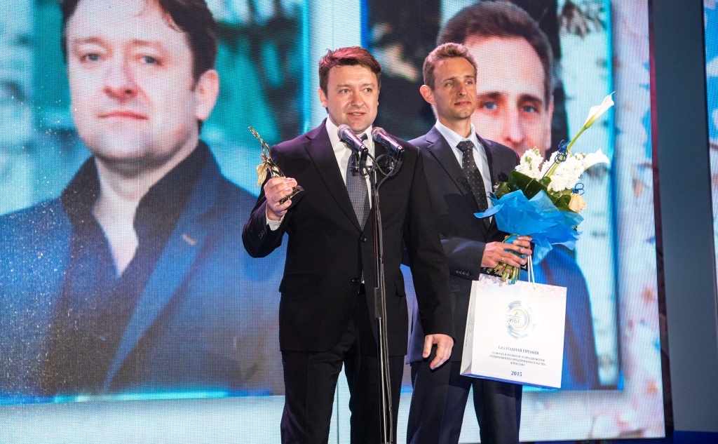 На фото социальные предприниматели из Воронежской области Петр Бойков и Игорь Забоев. Фонд "Наше будущее" выделили на их экологический проект беспроцентный заем. Изображение с сайта www.nb-forum.ru