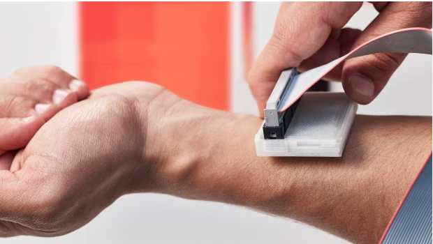 Идея работы устройства заключается в том, что после того, как кожа человека была охлаждена, раковые поражения нагреваются быстрее, по сравнению со здоровой кожей или родимыми пятнами. Фото: jamesdysonaward.org