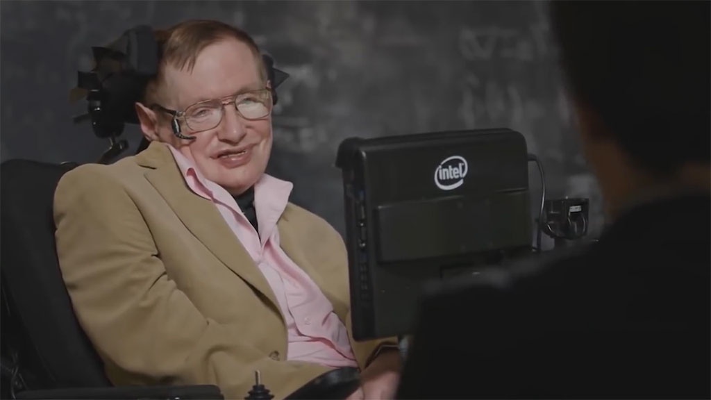 Стивен Хокинг уникален не только теорией черных дыр и квантовой гравитации, но и своей жизнью, которую многие врачи называют чудом