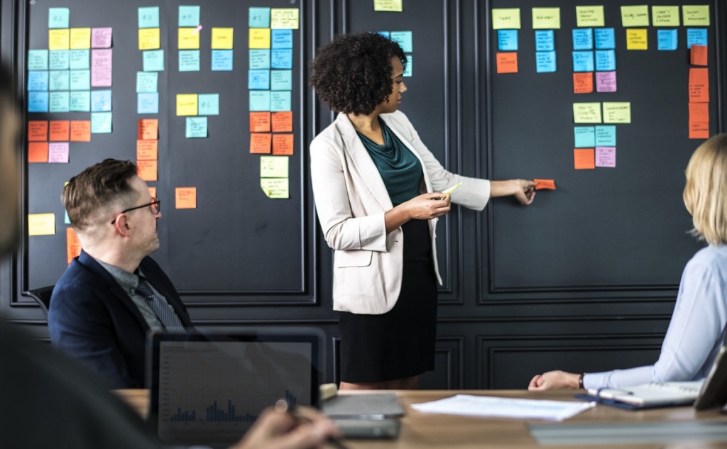 Управляющий партнер SmartHub Ольга Дорофеева коротко объяснила, в чем различия между этими понятиями. Изображение с сайта: pexels.com (СС0).