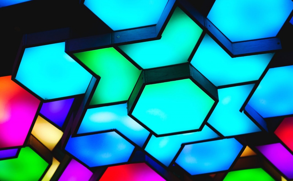 Насколько технически продвинулись в своей работе НКО в этом мире? Обзор Айи Рено. Изображение с сайта pexels.com (СС0).