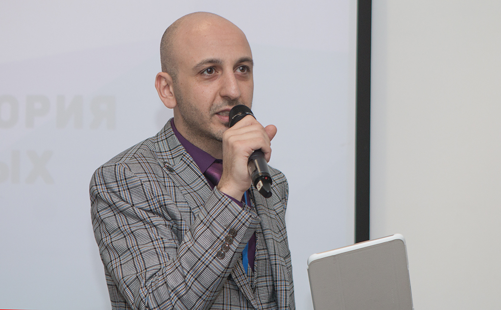 Саркис Дарбинян открывает конференцию Privacy Day. Фото: Алексей Богатырь.