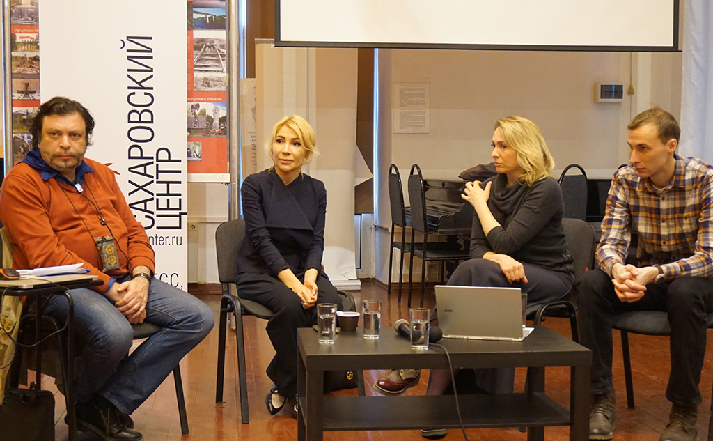 Андрей Юров, Алена Попова и организаторы мероприятия. Фото: Борисова Екатерина.