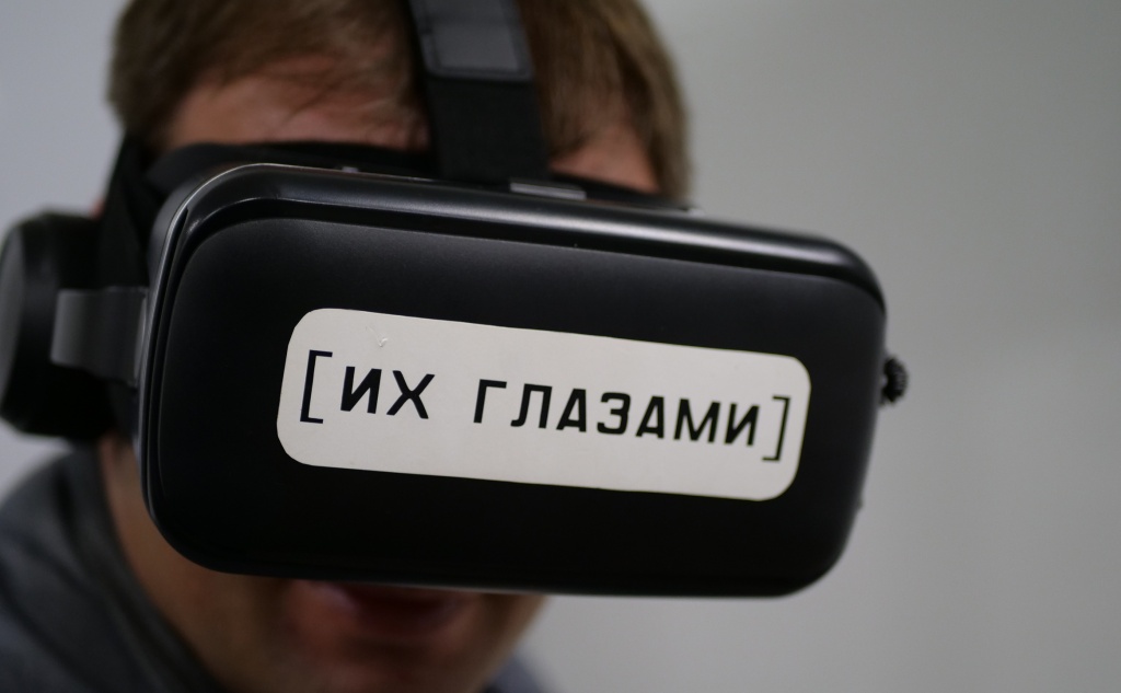 На фото: показ благотворительного некоммерческого VR-проекта организации Голоса за животных. Автор фото: RЁША