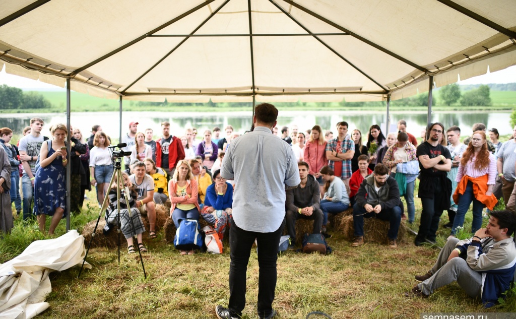 Главная тема: «В эпоху [не] доверия». Фотография с кировского баркемпа. Фото: Кирилл Шучалин.