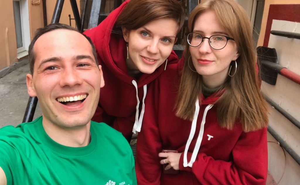 Помогите успешно решить задачи социальным проектам и получите толстовку за вашу помощь.