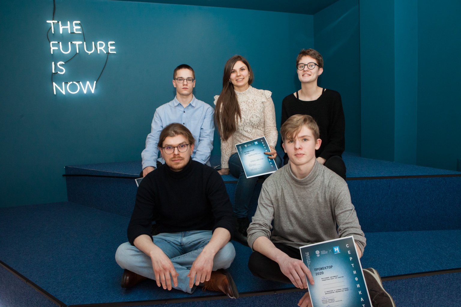 Татьяна Абгаджава, Вита Чикнаева, Семен Новиков, Евгений Князев, Алексей Шевцов на хакатоне. Фото: Елена Лукьянова, "Новая газета".