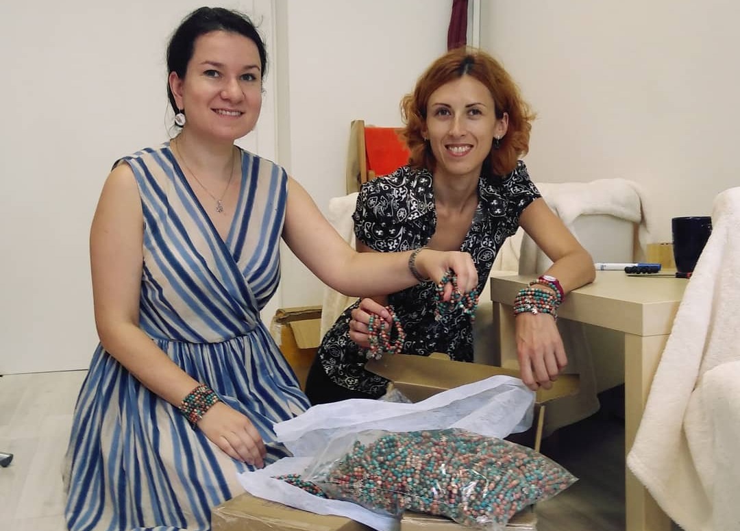 Любовь Ермолаева (слева) работает с крупными компаниями. Фото BuySocial.