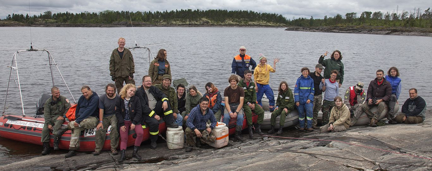 Сводный отряд добровольных лесных пожарных на островах Ладожского озера. Фото Greenpeace.