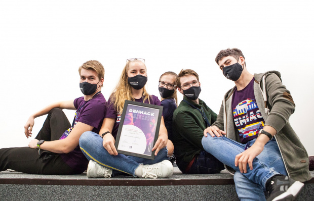 На фото: Наталия Гушан, Дмитрий Абакумов, Сергей Лазарян, Иван Яковенко, Анастасия Худоярова. Фотограф: Егор Макаров 