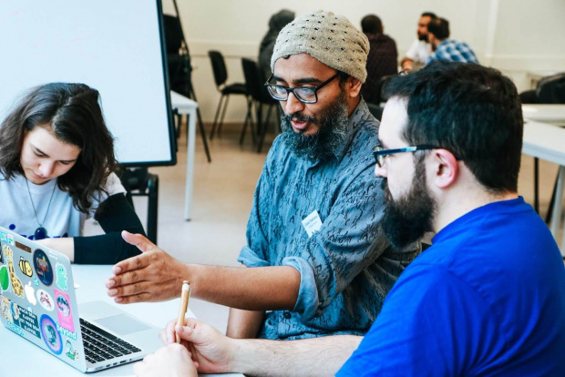 Онлайн-платформа Kiron создана для обучения беженцев и людей из малообеспеченных общин на Ближнем Востоке. Изображение: Kiron.