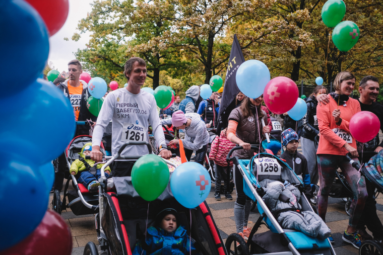 Участники благотворительного движения «Я плюсую». Фото: архив фонда «Плюс Помощь Детям».